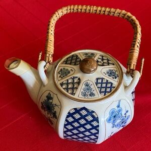 Vintage OMC Japanese ceramic teapot